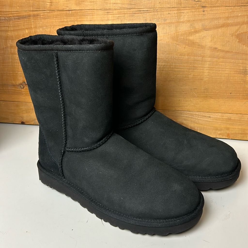 Preowned Womens Ugg Classic Short Ii Black Shearling Sheepskin Boots